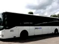 Biały autokar PKS Słupsk z numerem 20312 gotowy do podróży z Ustki do Jarosławca.