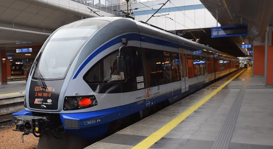 Komu przysługuje bilet dla seniora PKP? Sprawdź wymagania i zniżki