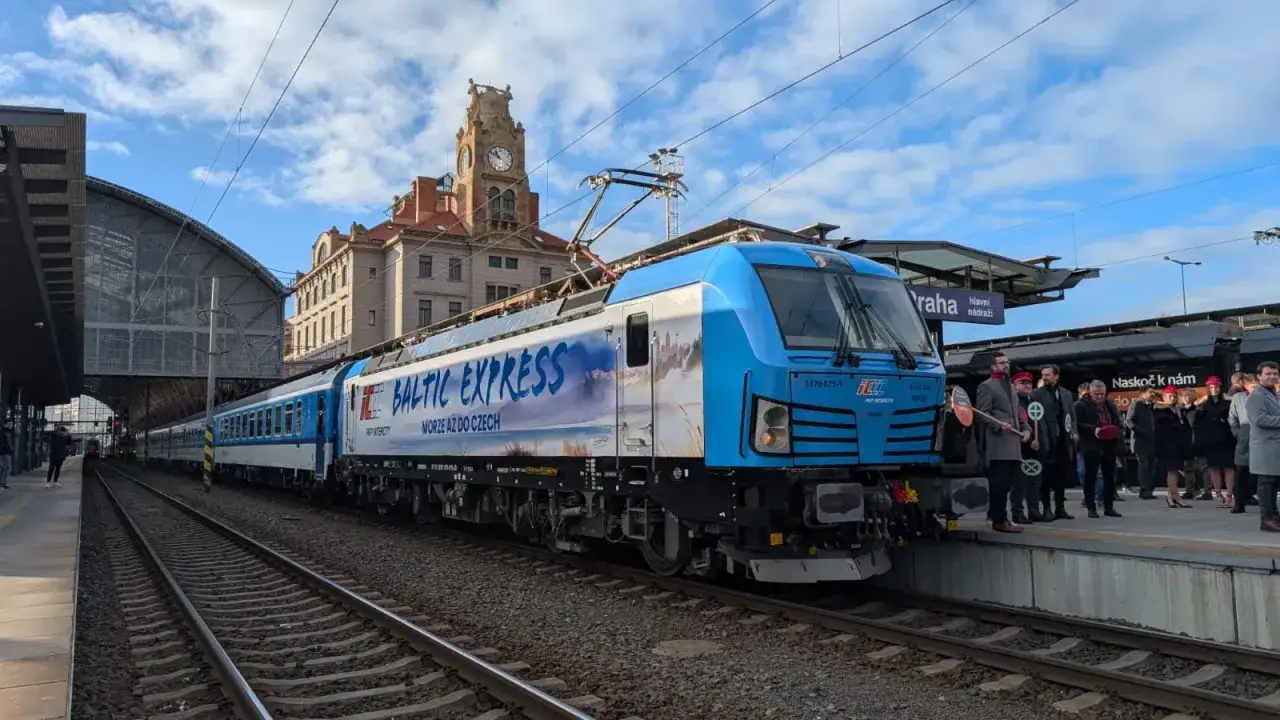 Pociąg Baltic Express z Gdyni do Czech na praskim dworcu.
